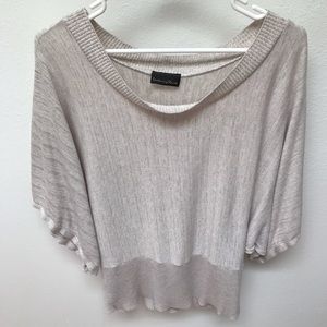 Lightweight sweater with kimono-style sleeves